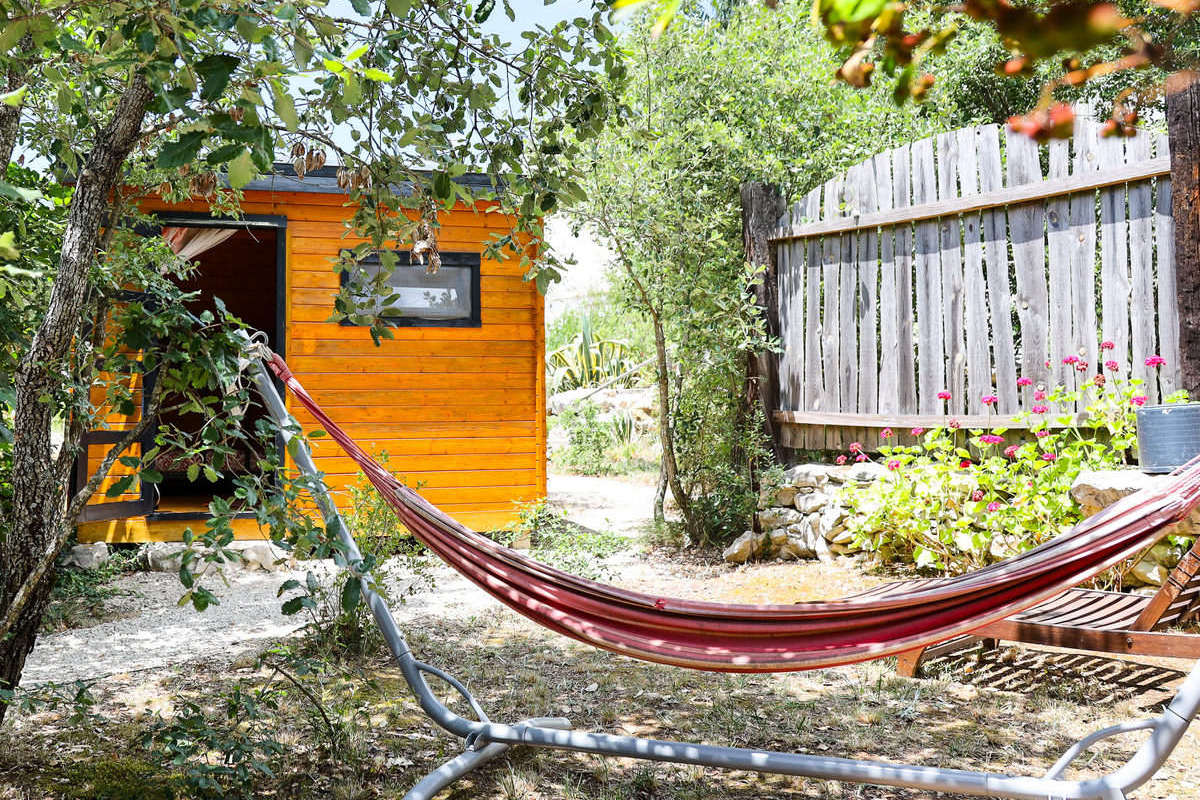 Glamping Cabins o figo_Quinta das Cantigas_eco holiday perto nazaré_garden