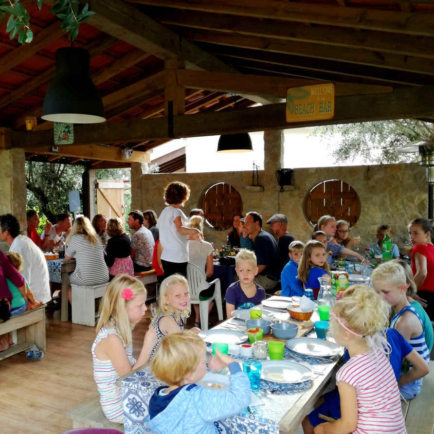 Pizza met de hele familie op Quinta das Cantigas