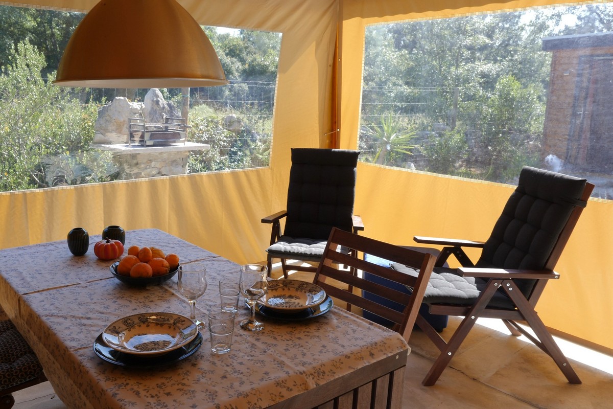 Small vacation park Portugal_glamping O medronho_ covered terrace