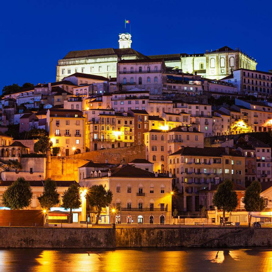 Beklim de steile straatjes van Coimbra