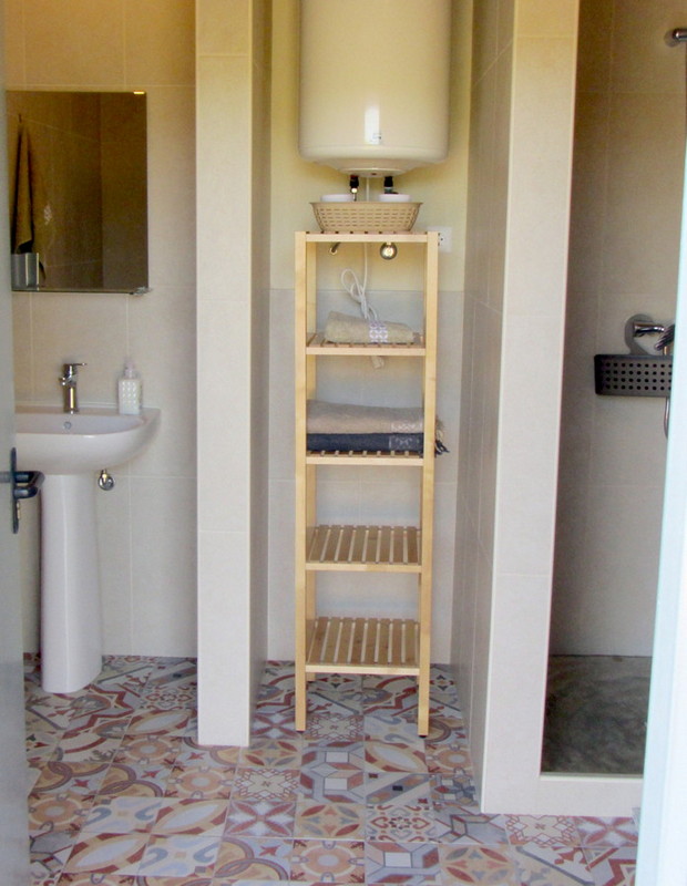 private bathroom in seperate building_Glamping Cabins o figo_Quinta das Cantigas_holiday Portugal