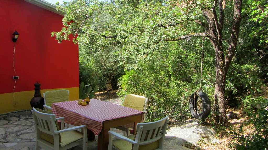 alojamento de férias região oeste, perto nazaré_casinha Canto_eco parque Quinta das Cantigas_terrace e vista para o jardim
